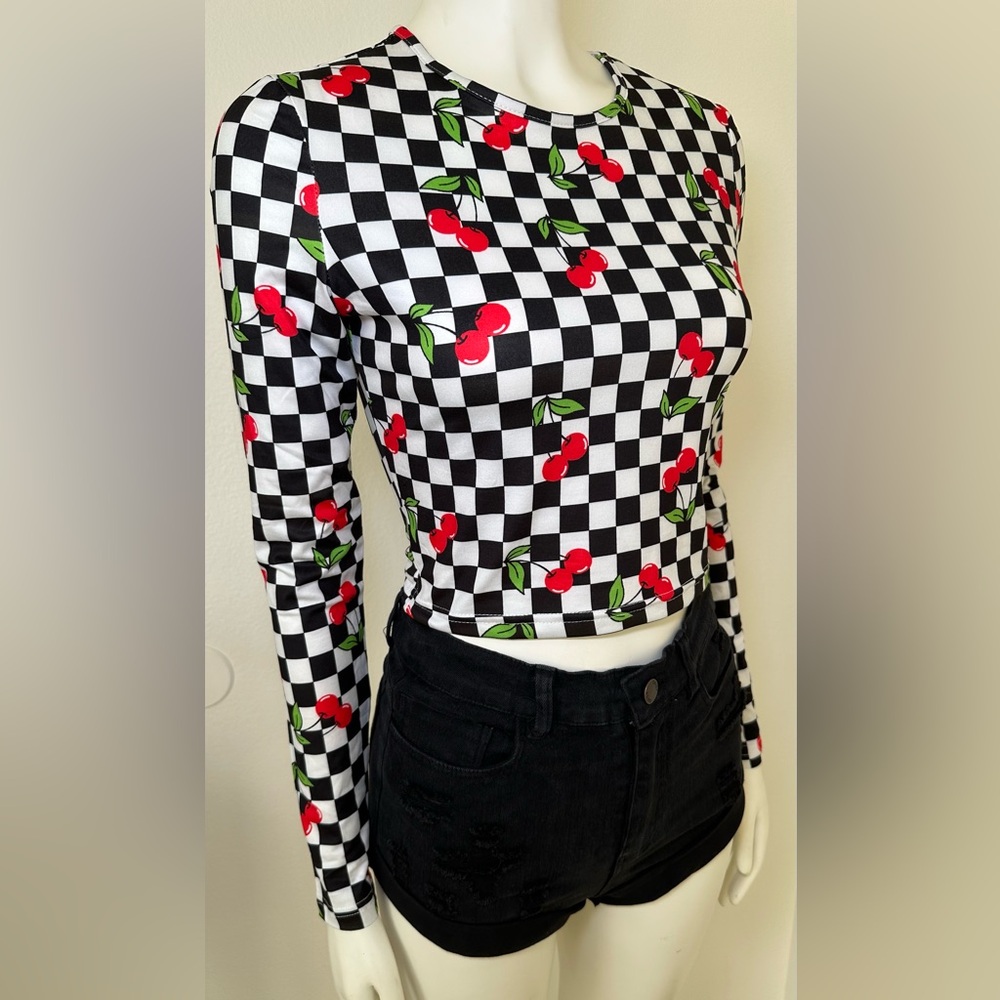 Cherry Checkered 🍒🏁 Cropped Long Sleeve Top